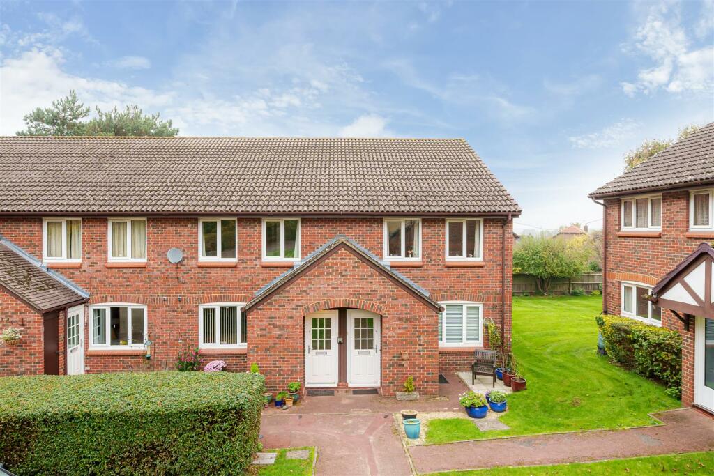 1 bedroom retirement property for sale in Acorn Drive, Wokingham