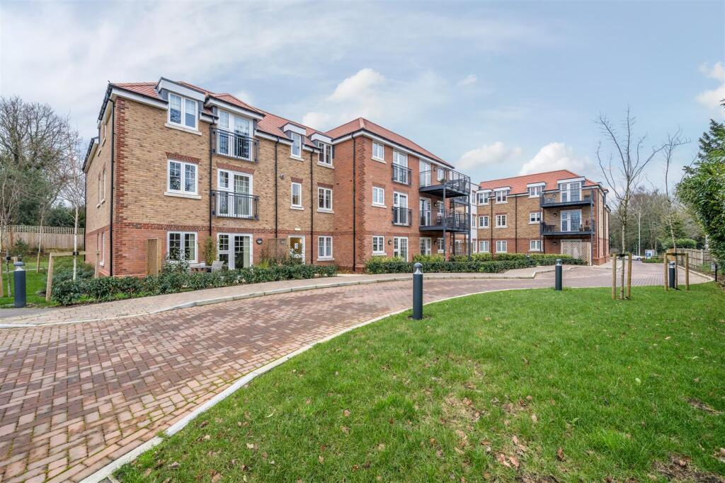 Main image of property: Oakingham Place, Reading Road, Wokingham, Berkshire, RG41 1EH