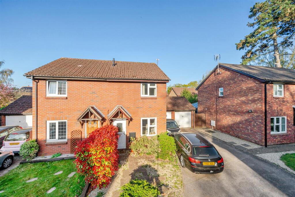 Main image of property: Diamond Way, Wokingham, Berkshire, RG41 3TU