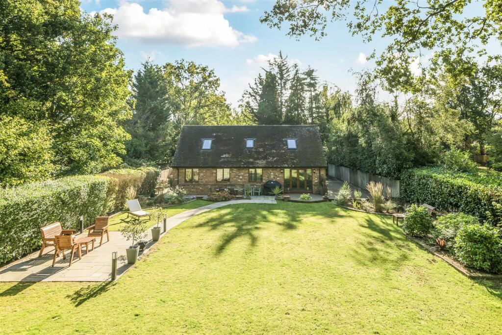 Main image of property: Finchampstead Road, Finchampstead, Berkshire, RG40 3JT