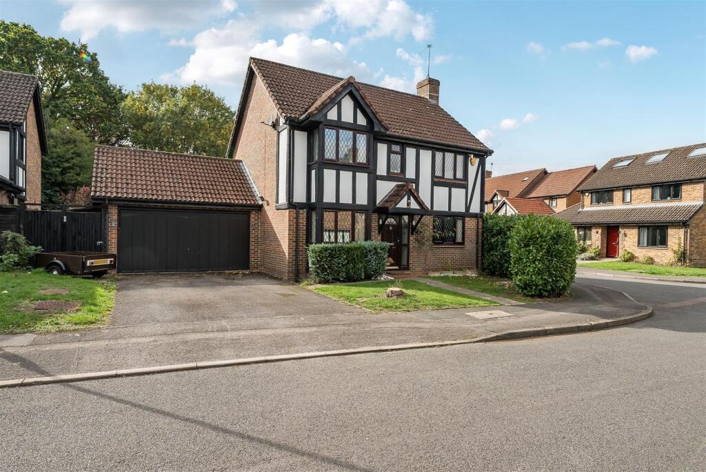 Main image of property: Woodward Close, Winnersh, Berkshire, RG41 5NW