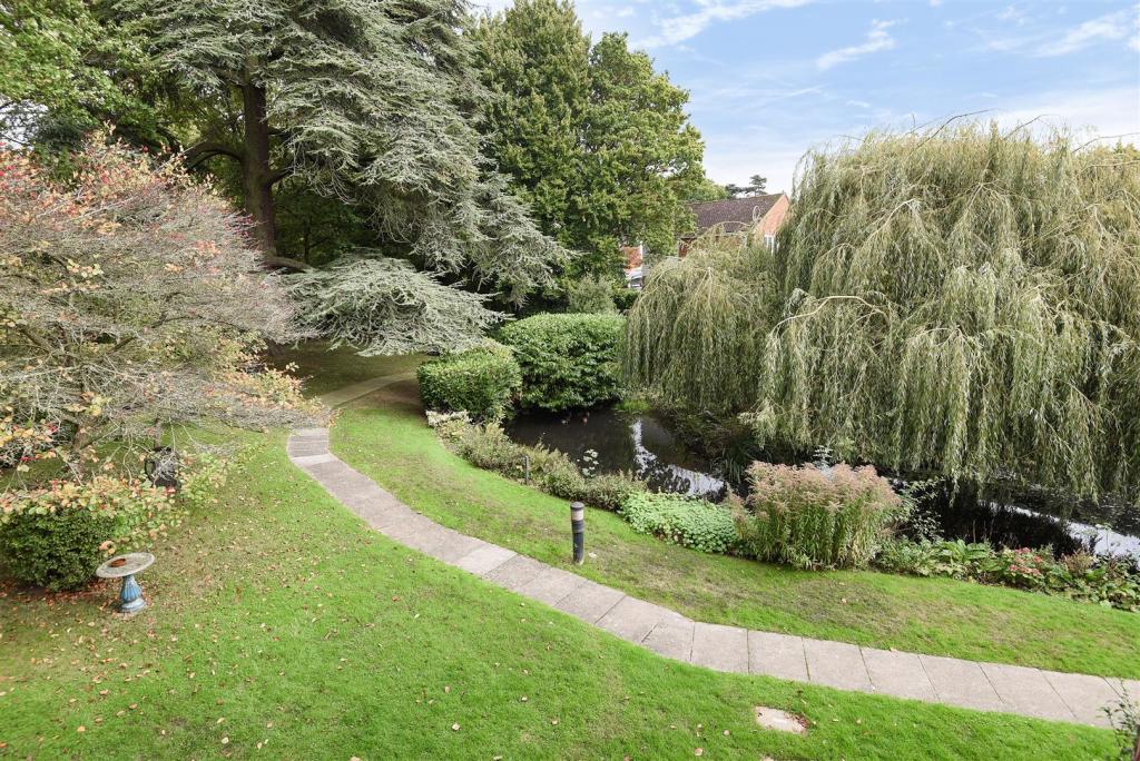 2 bedroom retirement property for sale in Willow Court, Reading Road