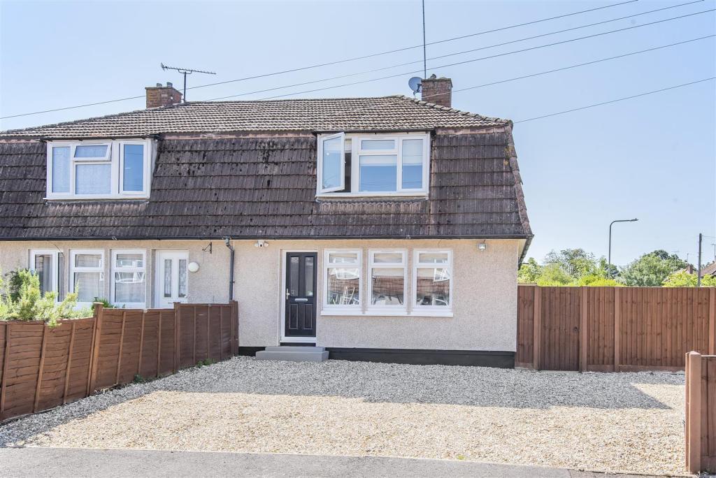 3 bedroom semidetached house for sale in Norreys Avenue, Wokingham