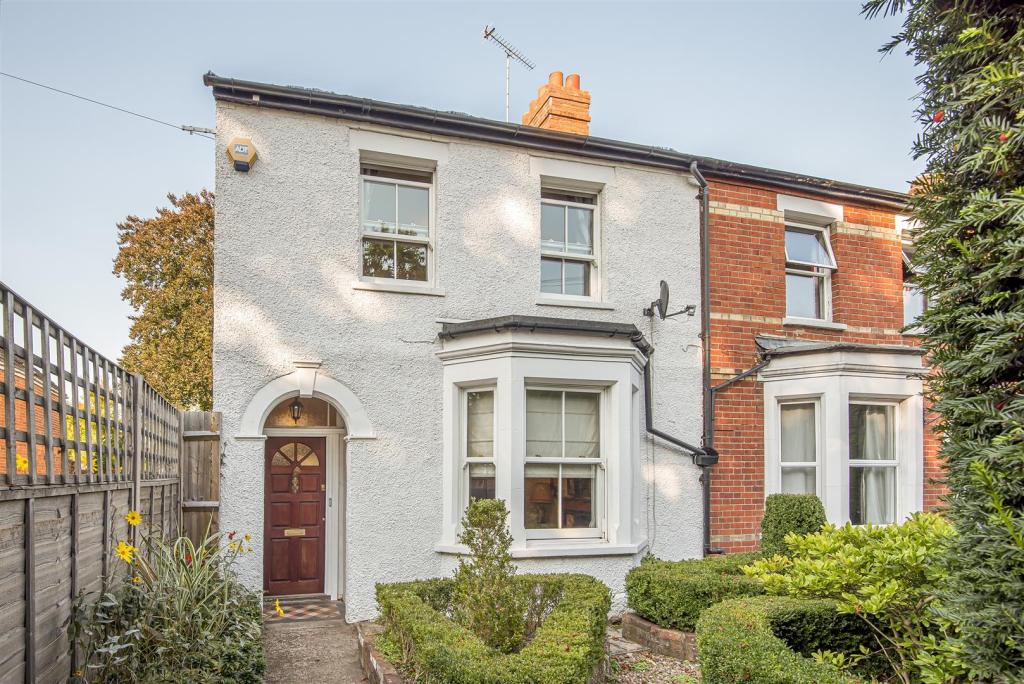 3 bedroom semidetached house for sale in London Road, Wokingham