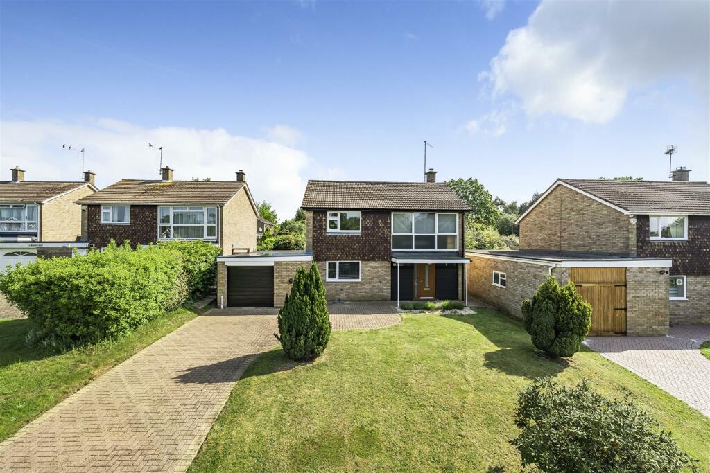 4 bedroom detached house for sale in Meadow Road, Wokingham, Berkshire, RG41 2TD, RG41