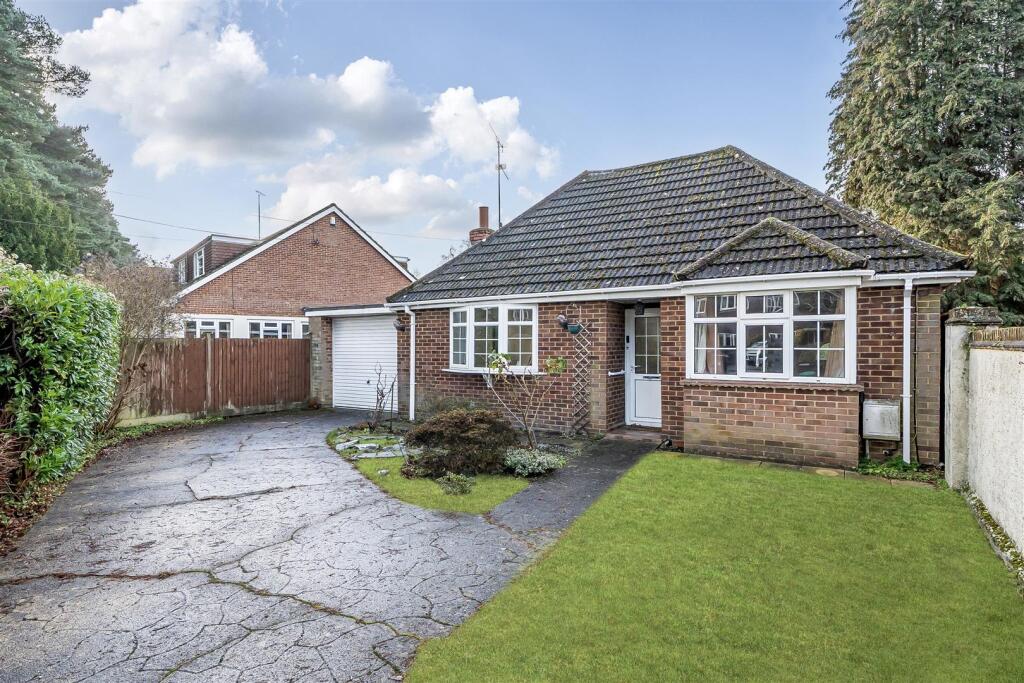 Main image of property: Gorse Ride North, Finchampstead, Berkshire RG40 4ES