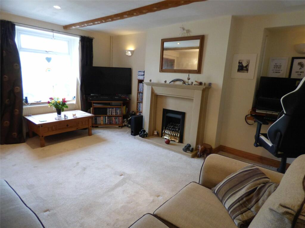 2 bedroom end of terrace house for sale in Buxton Road, New Mills, High