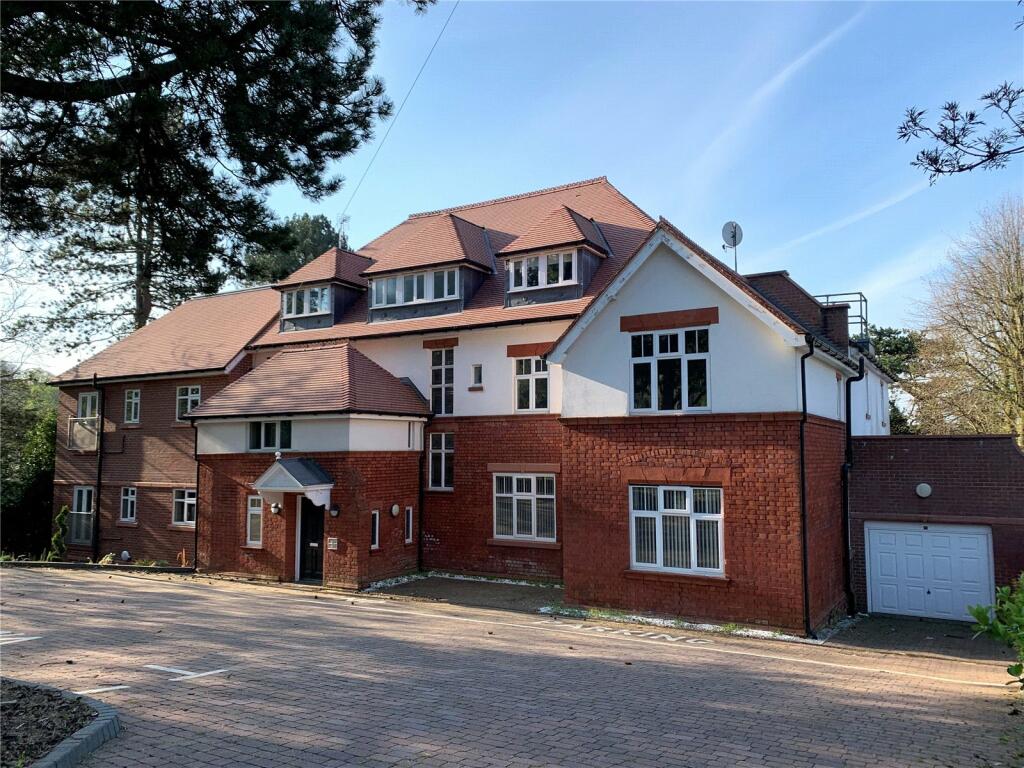 2 bedroom flat for sale in Buxton Road West, Disley, Stockport