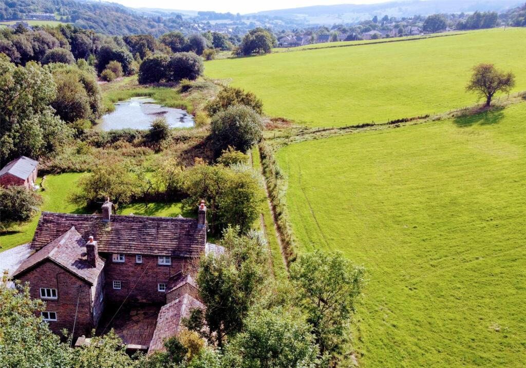 5 bedroom detached house for sale in Bridgemont, Whaley Bridge, High