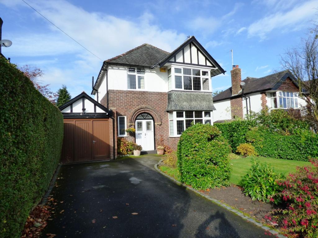 3 bedroom detached house for sale in Leafield Road, Disley, Stockport