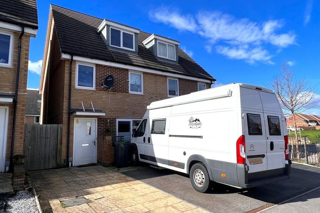 3 bedroom town house for sale in Agincourt Avenue, Alver Village