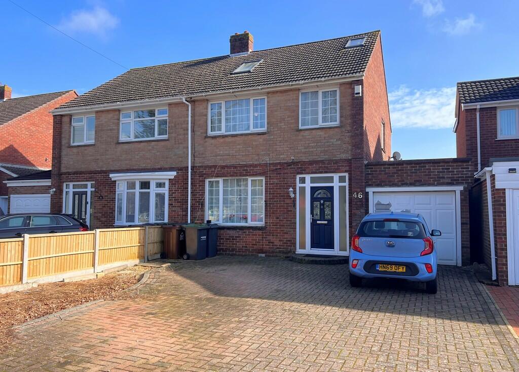 4 bedroom semidetached house for sale in Carisbrooke Road, Gosport, PO13