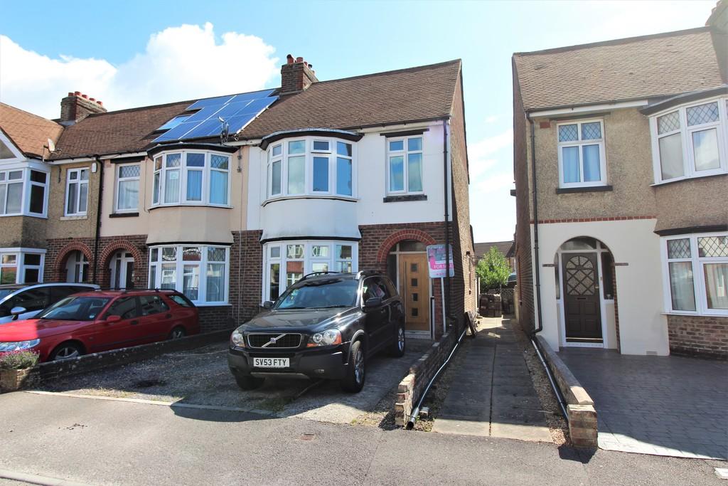 3 bedroom end of terrace house for sale in Selsey Avenue, Gosport, PO12