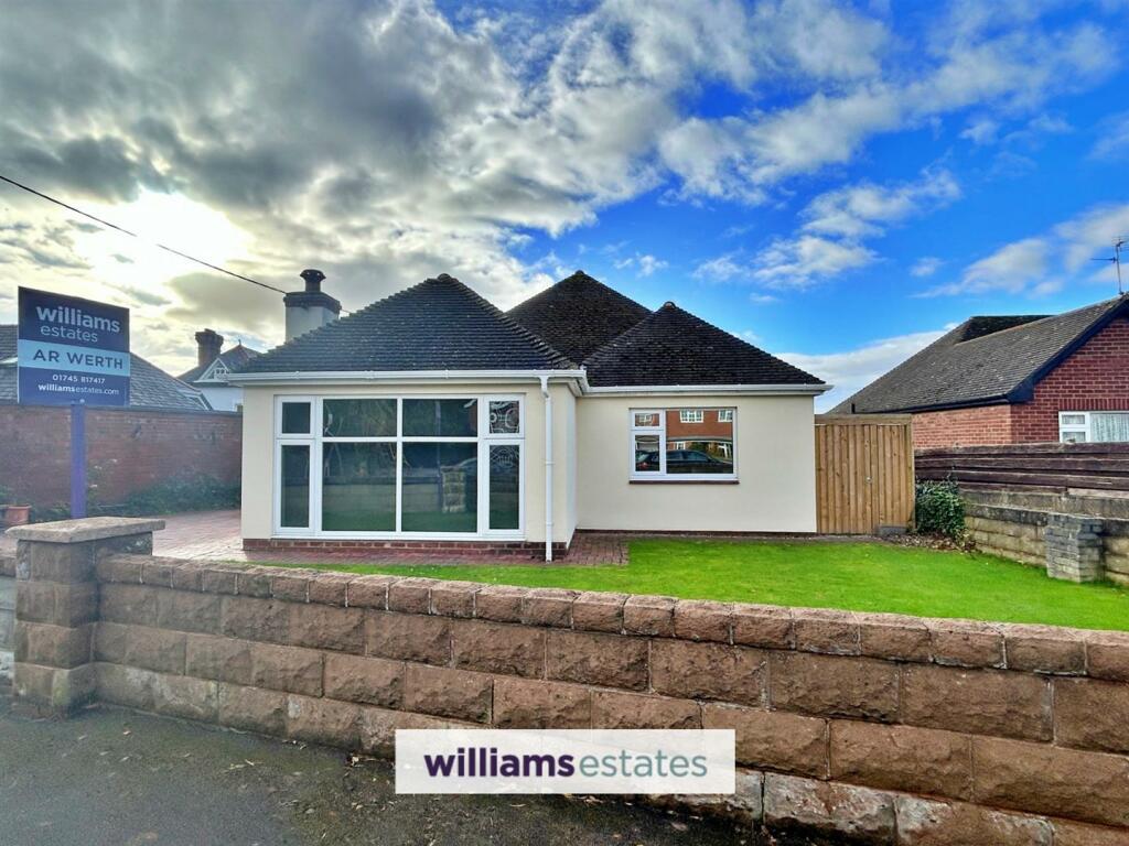 3 bedroom detached house for sale in Mount Road, St. Asaph, LL17