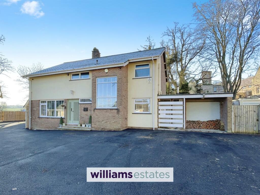 5 bedroom detached house for sale in St. Davids Lane, Denbigh, LL16