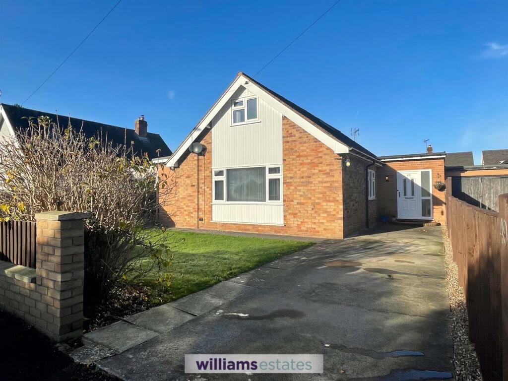 4 bedroom detached house for sale in Roe Parc, St. Asaph, LL17