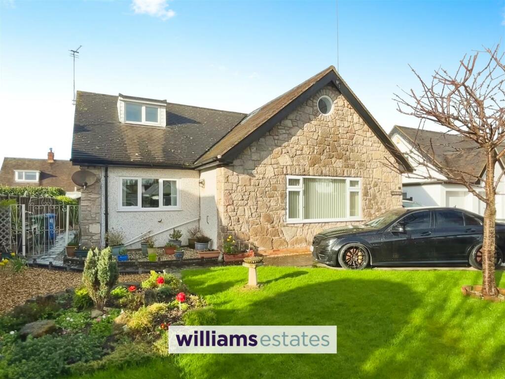 4 bedroom detached house for sale in Roe Parc, St. Asaph, LL17