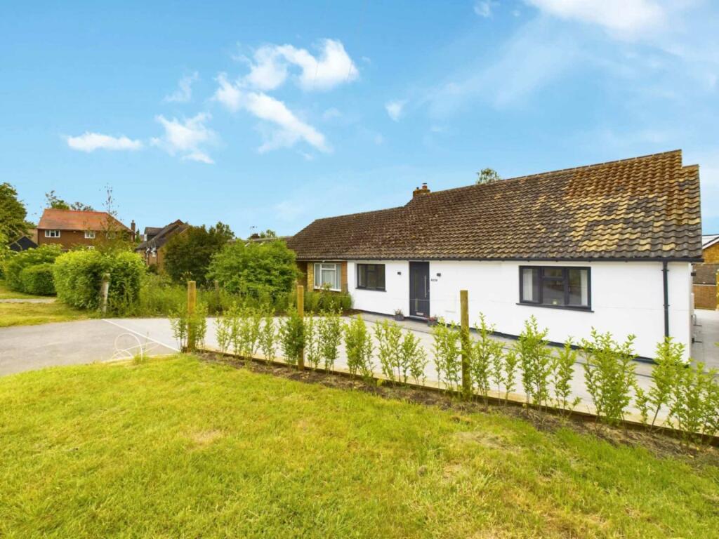 4 bedroom semidetached house for sale in Winslow Road, Wingrave, Aylesbury, HP22