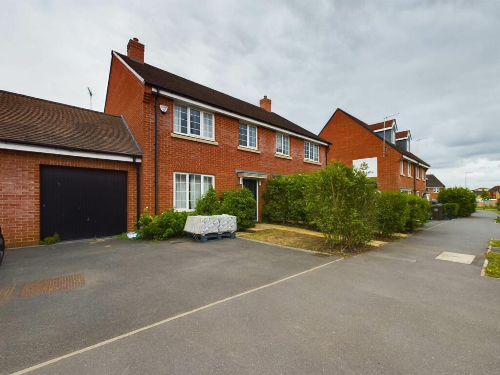 5 bedroom semidetached house for sale in Ox Ground, Berryfields
