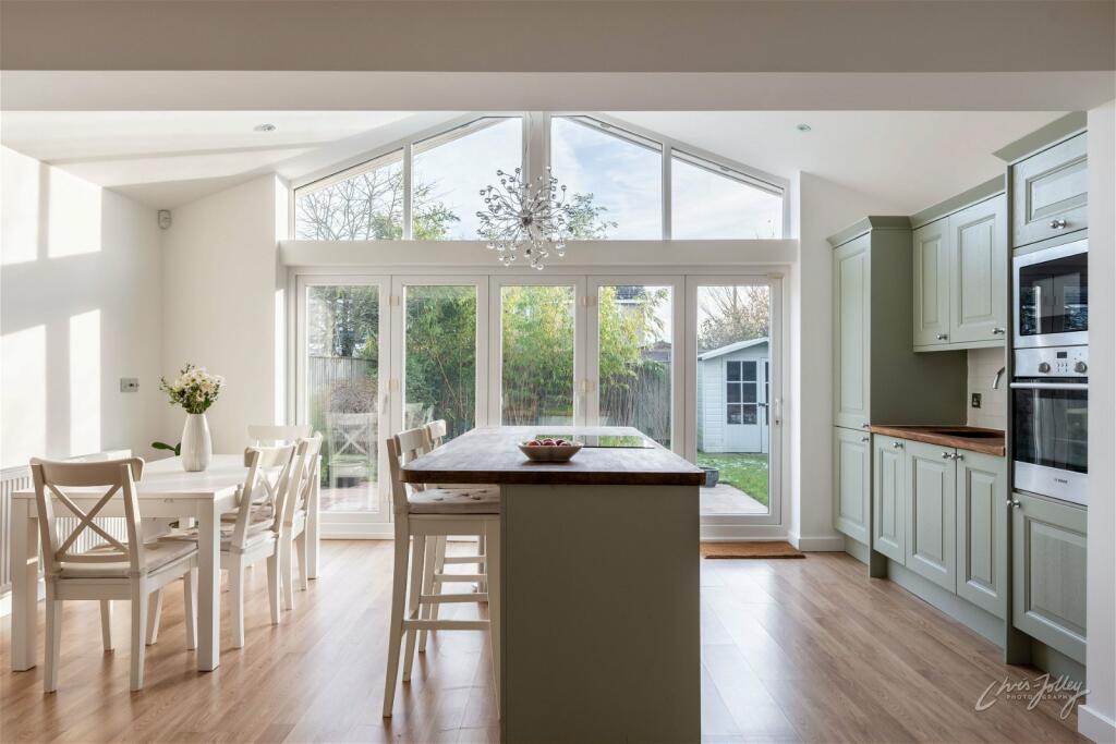 2 bedroom semidetached bungalow for sale in Fountains Road, Cheadle