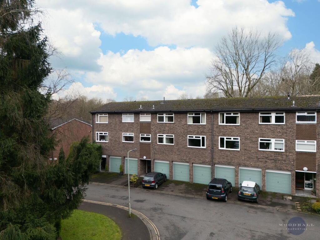 Main image of property: Warren Close, Bramhall, Stockport SK7 3LH