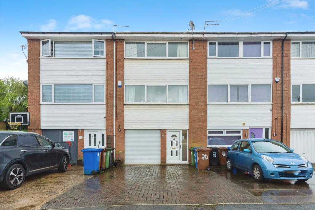 3 bedroom town house for sale in Prestbury Close, Stockport, Greater