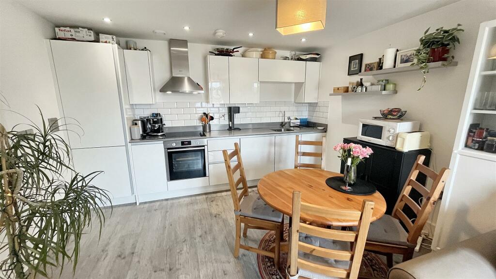 Additional property image - Moseley Central, Moseley