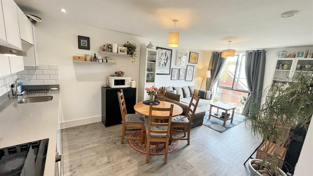 Additional property image - Moseley Central, Moseley