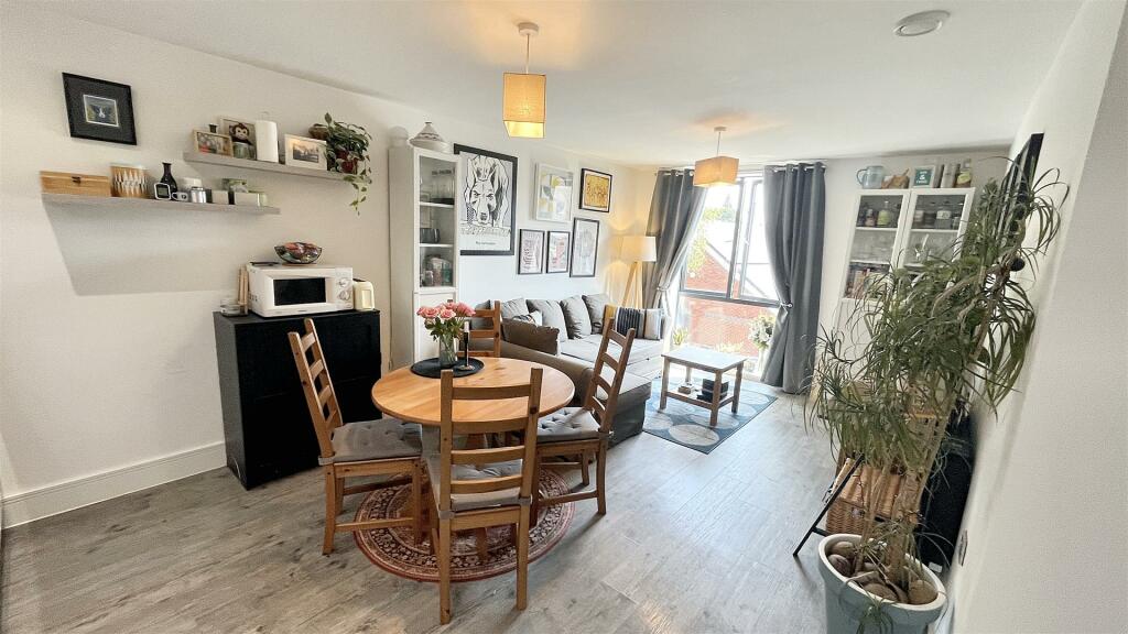 Additional property image - Moseley Central, Moseley