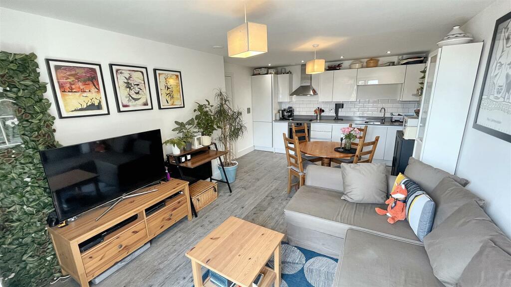 Additional property image - Moseley Central, Moseley