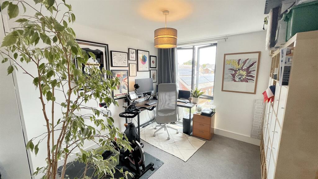Additional property image - Moseley Central, Moseley