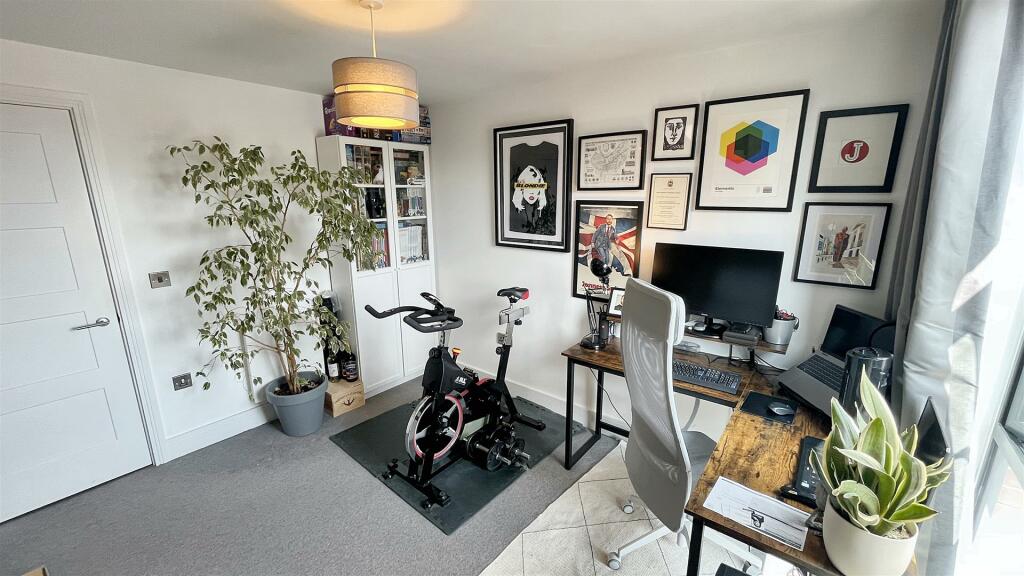 Additional property image - Moseley Central, Moseley