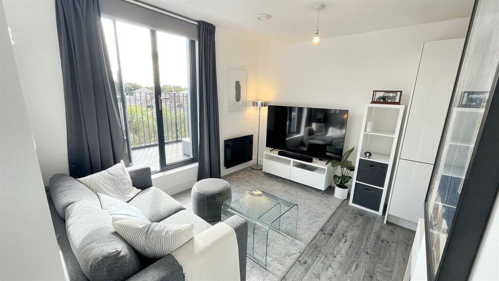 Additional property image - Moseley Central, Moseley