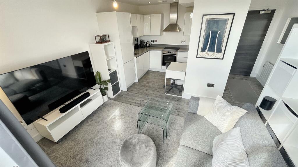 Additional property image - Moseley Central, Moseley