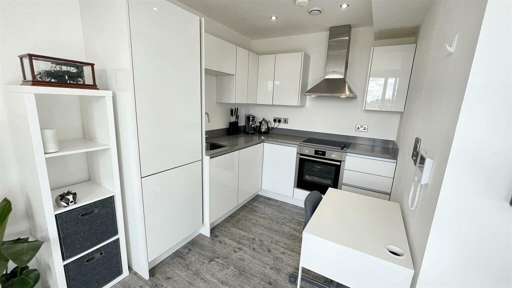 Additional property image - Moseley Central, Moseley