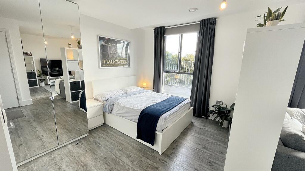 Additional property image - Moseley Central, Moseley