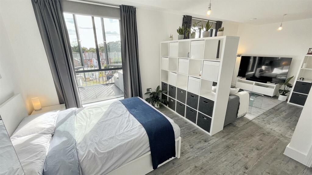 Additional property image - Moseley Central, Moseley