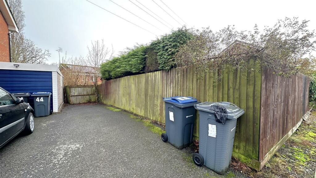 Additional property image - Raddlebarn Farm Drive, Birmingham