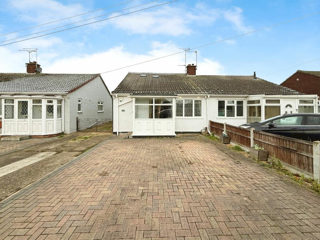 3 bedroom chalet for sale in Priory Road, Stanford-Le-Hope, SS17