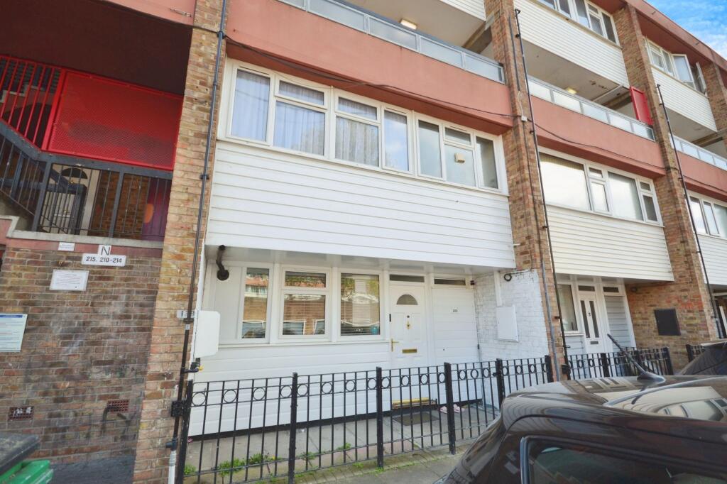 Main image of property: Seabrooke Rise, Grays, RM17