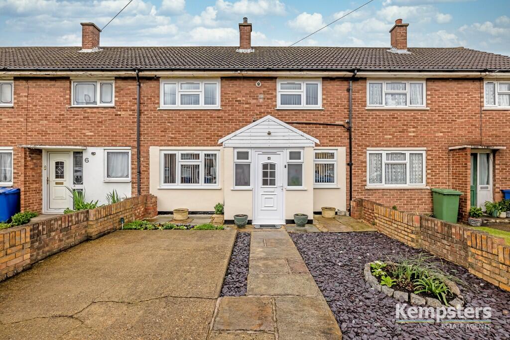 3 bedroom terraced house for sale in Manor Close, Aveley, RM15 4EL, RM15