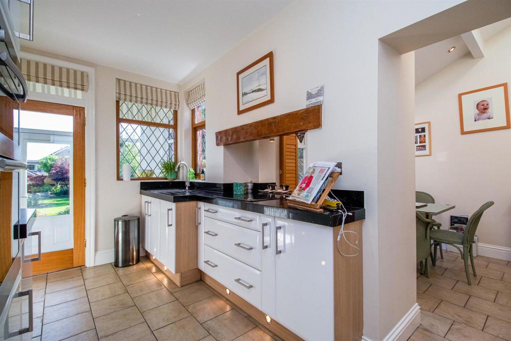 4 bedroom house for sale in Horbury Road, Wakefield, WF2