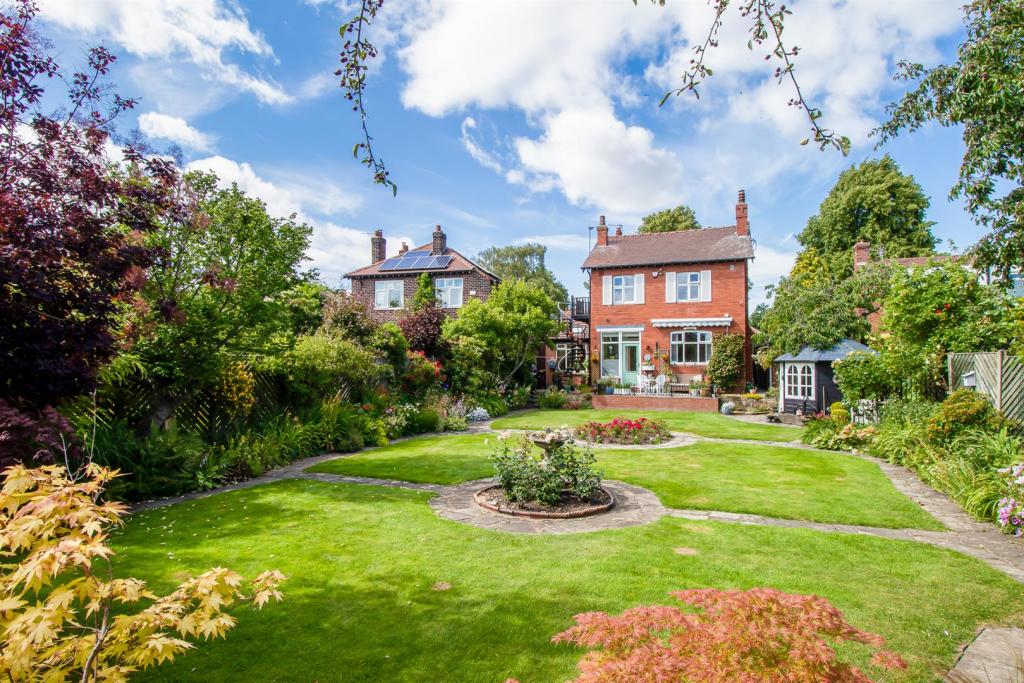 4 bedroom house for sale in Horbury Road, Wakefield, WF2