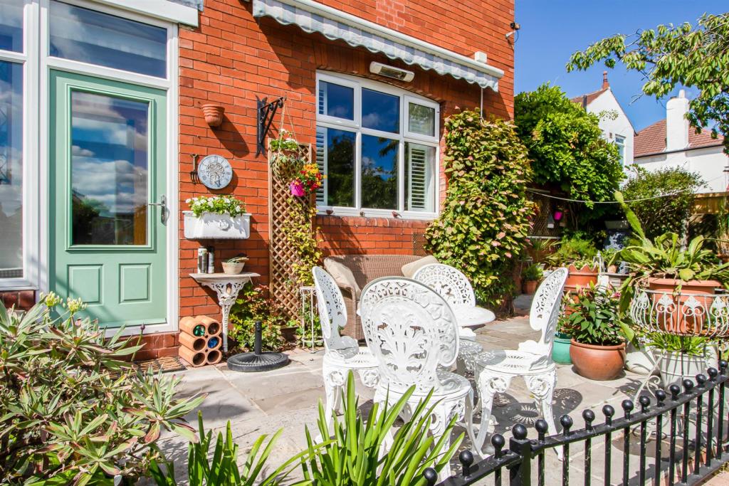 4 bedroom house for sale in Horbury Road, Wakefield, WF2