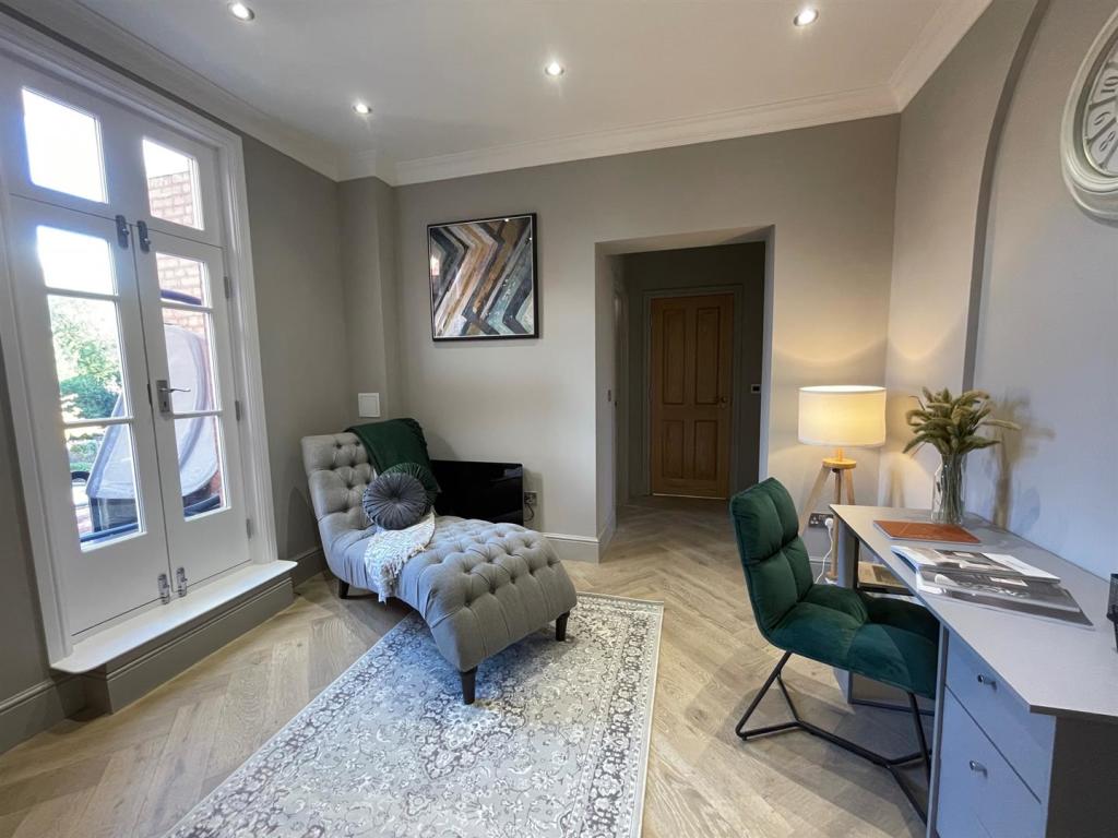 2 bedroom flat for sale in Carlton House, Sandy Walk, Wakefield, WF1