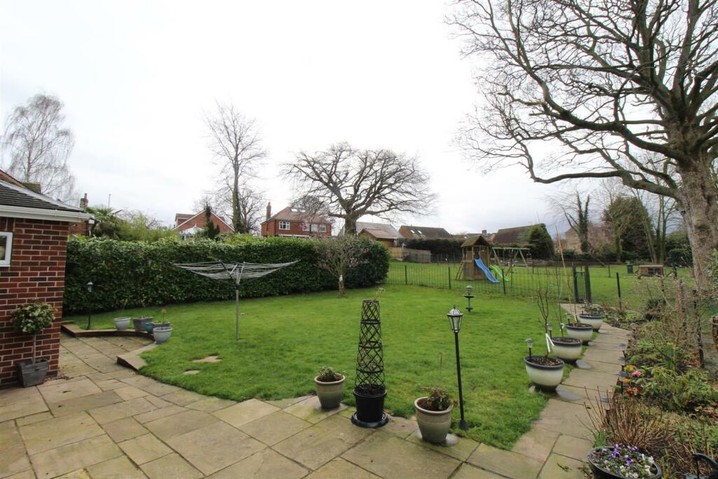 4 bedroom detached house for sale in Church Lane, Chapelthorpe