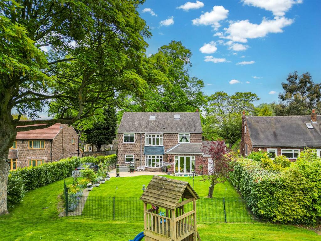 4 bedroom detached house for sale in Church Lane, Chapelthorpe