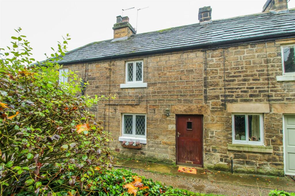 2 bedroom cottage for sale in Crab Lane, Newmillerdam, Wakefield, WF2