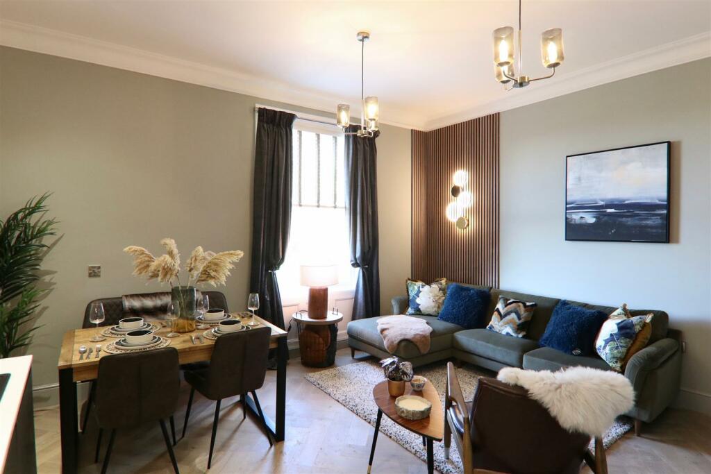 2 bedroom flat for sale in Carlton House, Sandy Walk, Wakefield, WF1