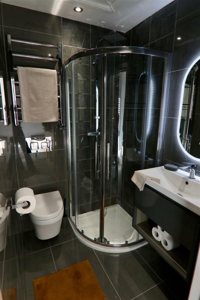 2 bedroom flat for sale in Carlton House, Sandy Walk, Wakefield, WF1